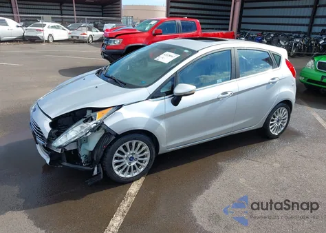 2015 Ford Fiesta Titanium z USA, uszkodzony, nr VIN 3FADP4FJ7FM133662